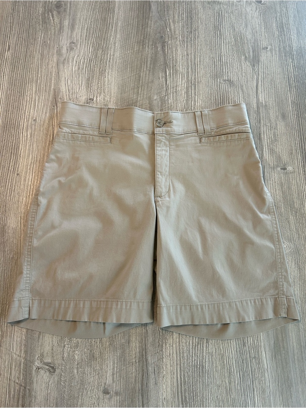 Lee Women's Classic Bermuda Tan Beige Khaki Shorts Size 10 Medium Pockets 8 Inch